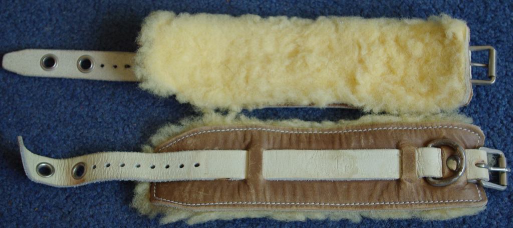 ../image/1574_heetkamp_cuffs_fur4.jpg